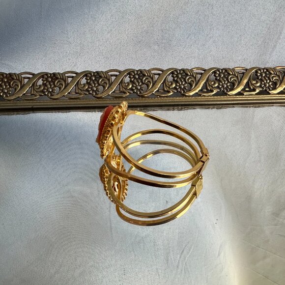 Vintage Cameo Clamper Bracelet Elegant Light - Picture 8 of 11